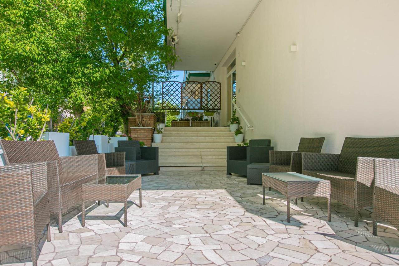 Hotel Mara Rimini Exteriör bild